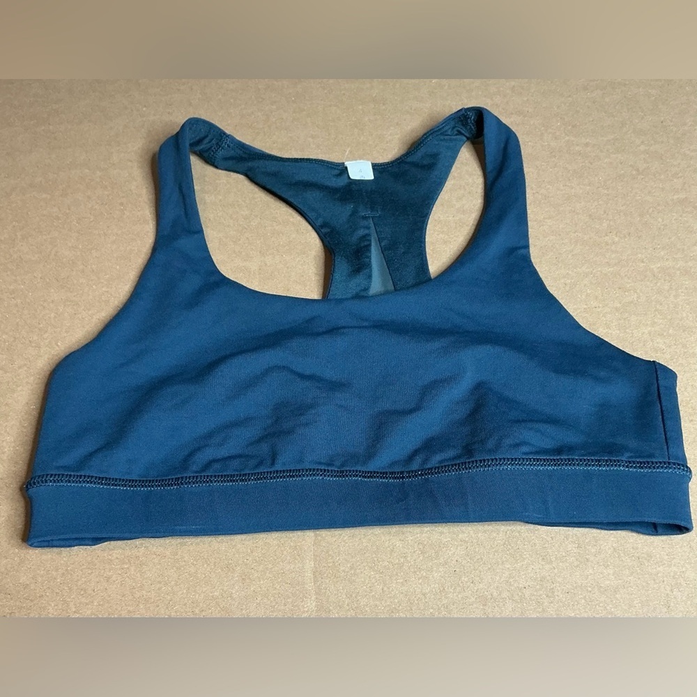 Lululemon Athletica invigorate bra Hong Kong sar green size 4 - Picture 2 of 8